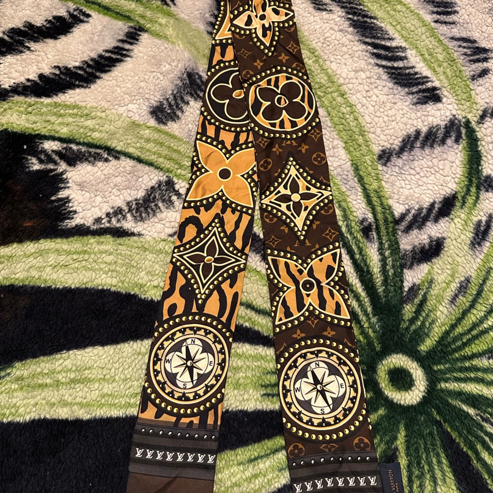 Louis Vuitton LV World Bandeau